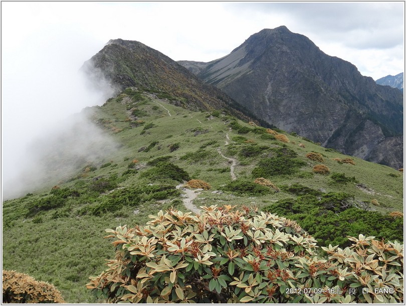 2012-07-11 12-29-42往南湖北山途中看南湖圈谷.JPG